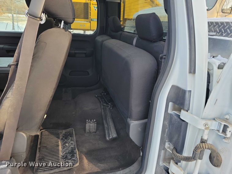 image for item NO9825 2011 Chevrolet Silverado 1500 Ext. Cab pickup truck