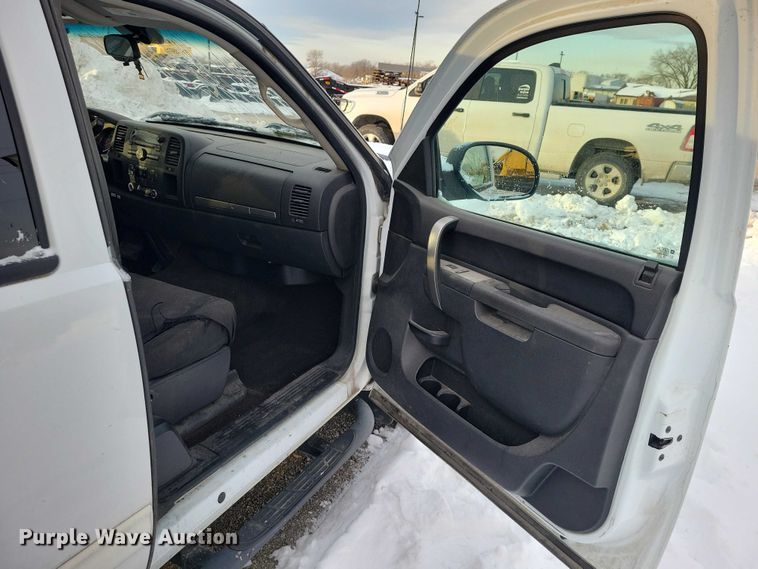 image for item NO9825 2011 Chevrolet Silverado 1500 Ext. Cab pickup truck