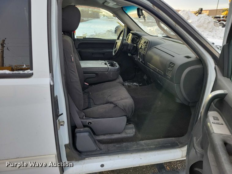 image for item NO9825 2011 Chevrolet Silverado 1500 Ext. Cab pickup truck