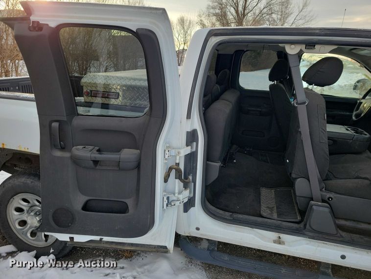 image for item NO9825 2011 Chevrolet Silverado 1500 Ext. Cab pickup truck