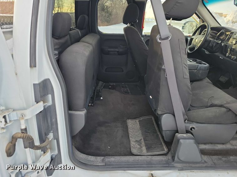 image for item NO9825 2011 Chevrolet Silverado 1500 Ext. Cab pickup truck