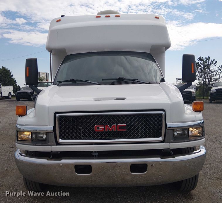 image for item NU9712 2007 GMC C5500 mobile medical unit