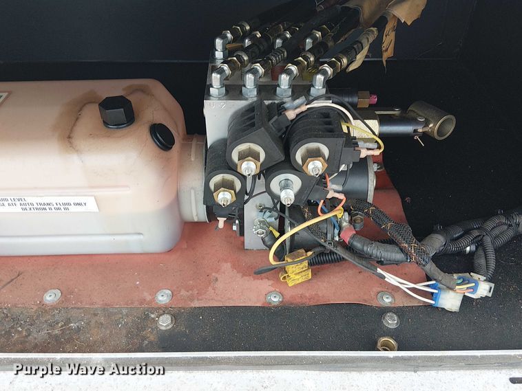 image for item NU9712 2007 GMC C5500 mobile medical unit