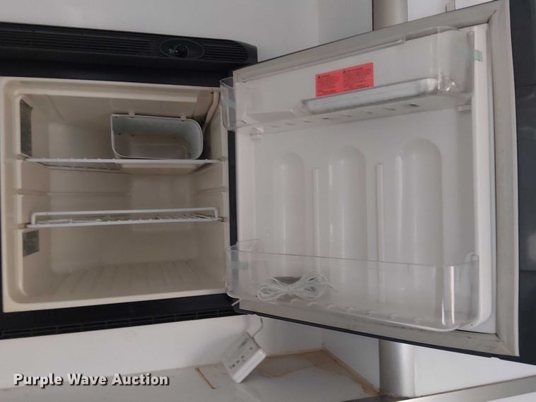 image for item NU9712 2007 GMC C5500 mobile medical unit