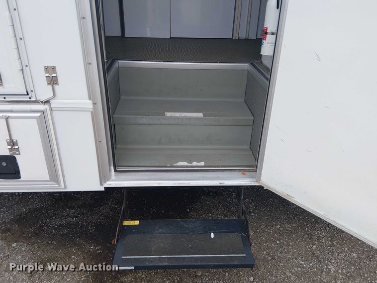 image for item NU9712 2007 GMC C5500 mobile medical unit