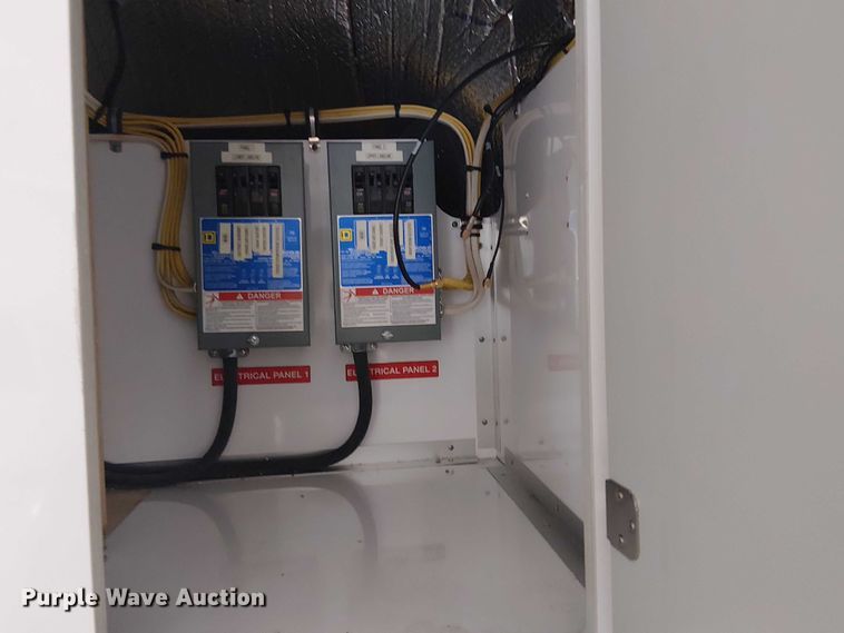 image for item NU9712 2007 GMC C5500 mobile medical unit