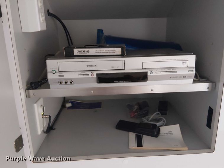 image for item NU9712 2007 GMC C5500 mobile medical unit