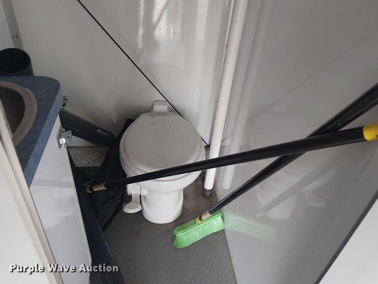 image for item NU9712 2007 GMC C5500 mobile medical unit