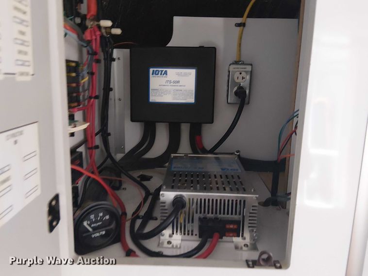 image for item NU9712 2007 GMC C5500 mobile medical unit