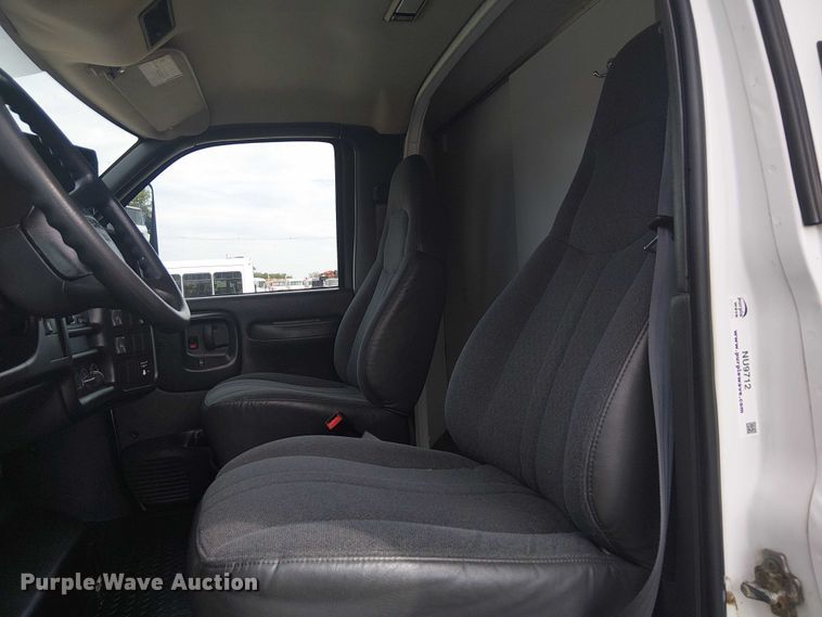 image for item NU9712 2007 GMC C5500 mobile medical unit