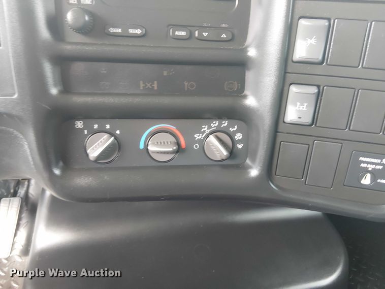 image for item NU9712 2007 GMC C5500 mobile medical unit