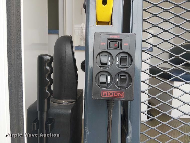 image for item NU9712 2007 GMC C5500 mobile medical unit