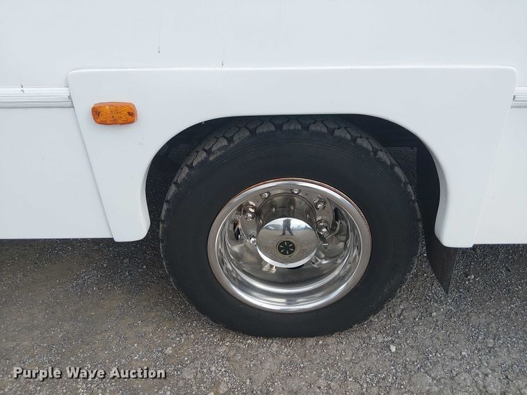 image for item NU9712 2007 GMC C5500 mobile medical unit