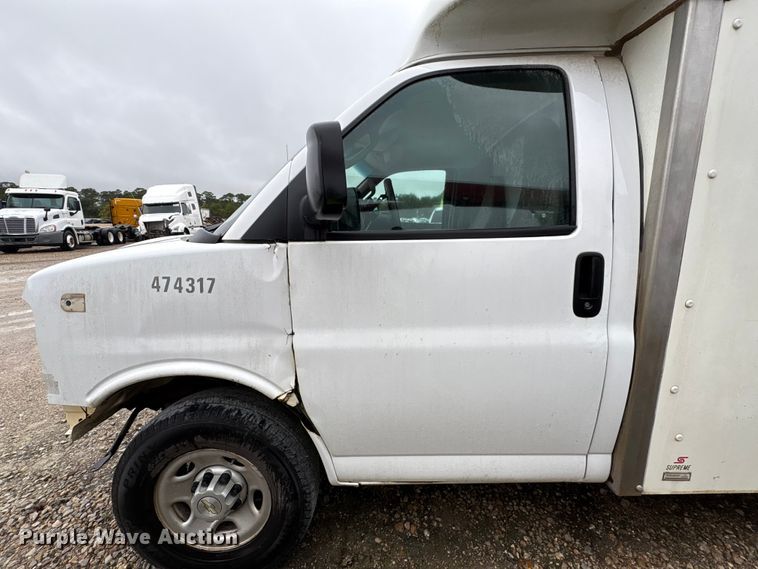 image for item YA1129 2021 Chevrolet Express 3500 delivery van