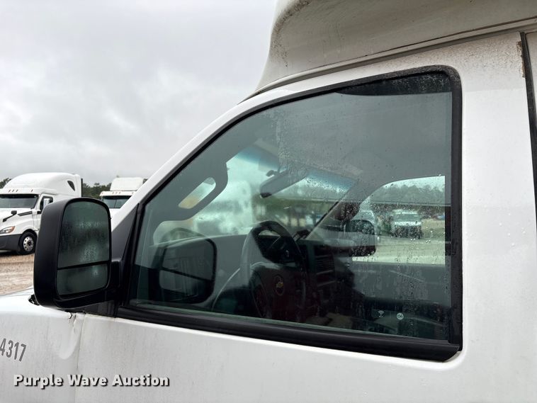 image for item YA1129 2021 Chevrolet Express 3500 delivery van