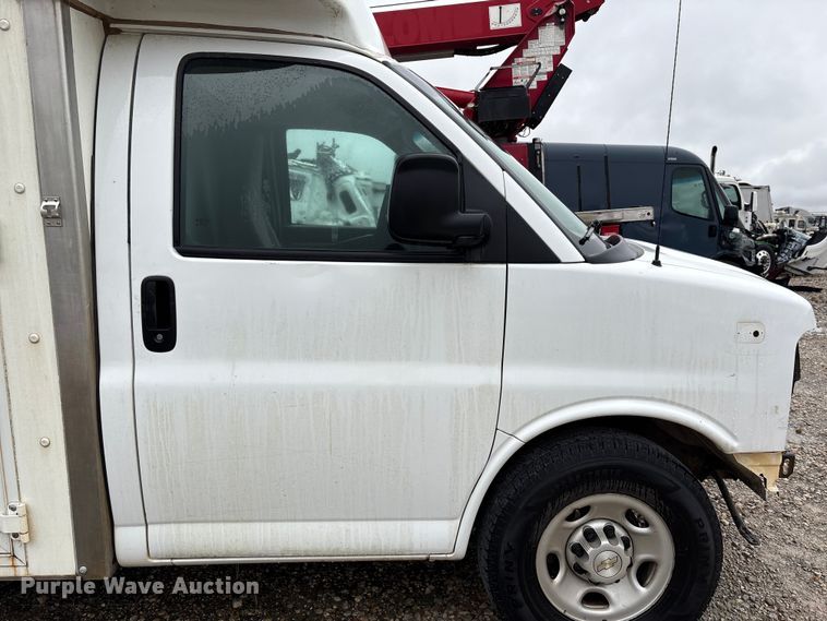 image for item YA1129 2021 Chevrolet Express 3500 delivery van