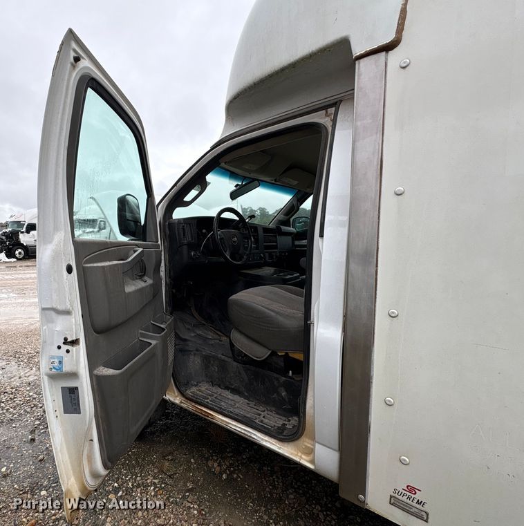 image for item YA1129 2021 Chevrolet Express 3500 delivery van