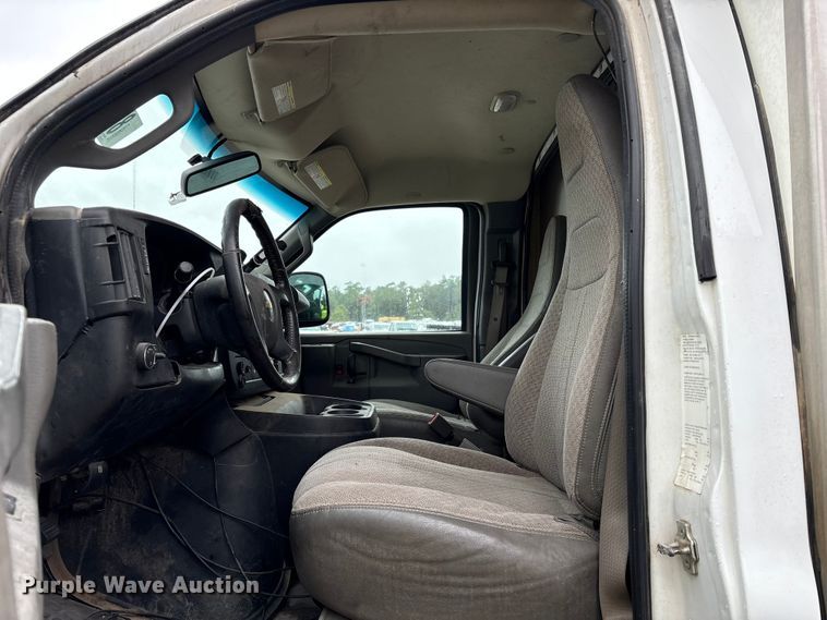 image for item YA1129 2021 Chevrolet Express 3500 delivery van