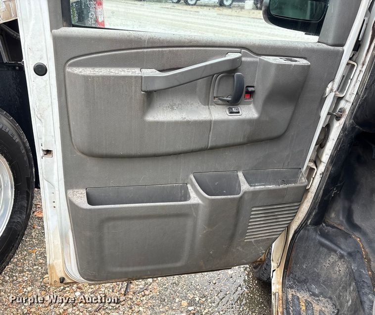 image for item YA1129 2021 Chevrolet Express 3500 delivery van