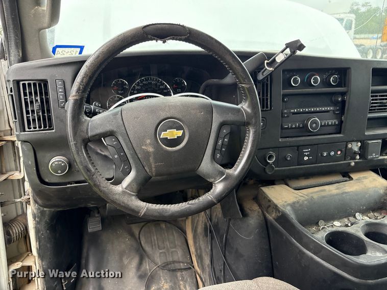 image for item YA1129 2021 Chevrolet Express 3500 delivery van