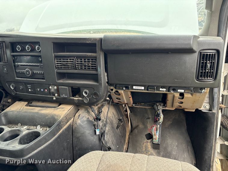 image for item YA1129 2021 Chevrolet Express 3500 delivery van