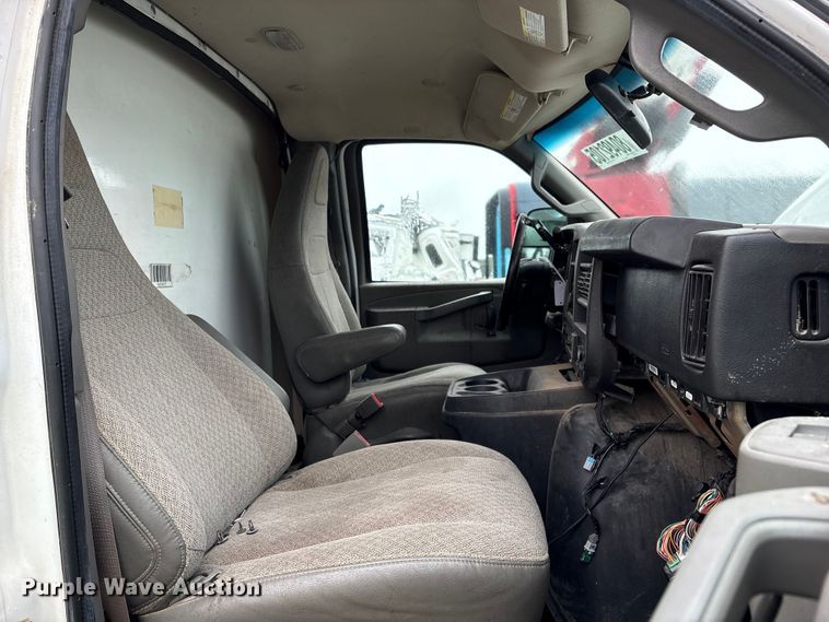 image for item YA1129 2021 Chevrolet Express 3500 delivery van