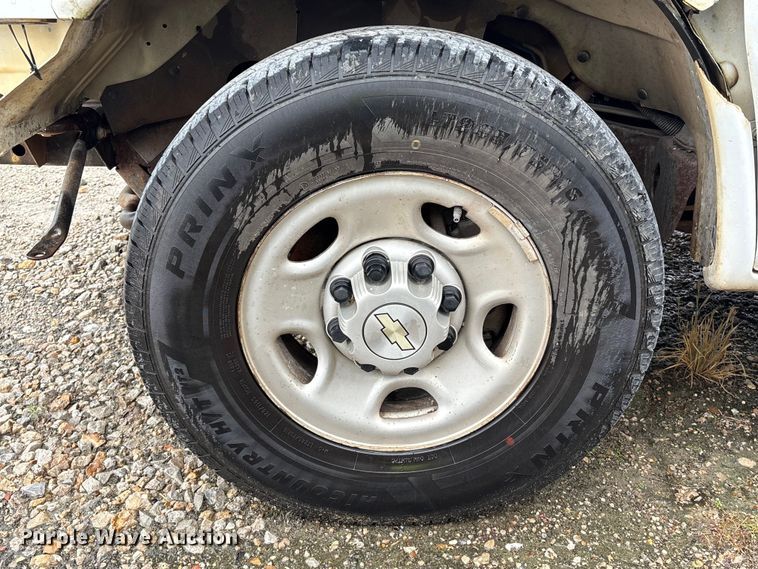 image for item YA1129 2021 Chevrolet Express 3500 delivery van