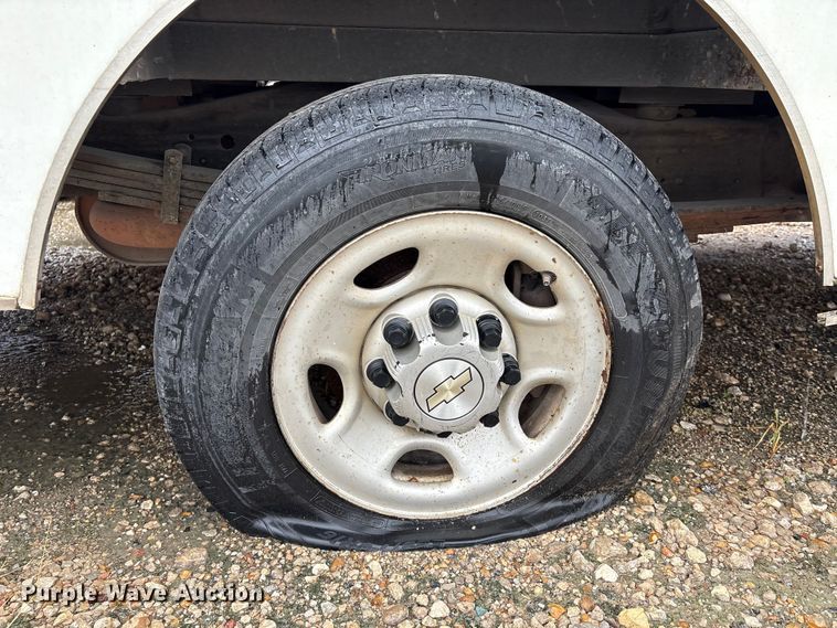 image for item YA1129 2021 Chevrolet Express 3500 delivery van