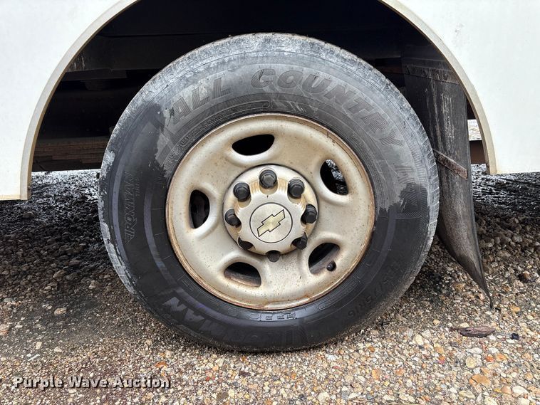 image for item YA1129 2021 Chevrolet Express 3500 delivery van