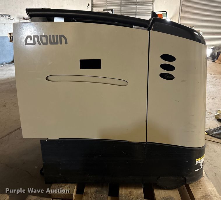 image for item YA1437 2024 Crown TSP6500-33 order picker