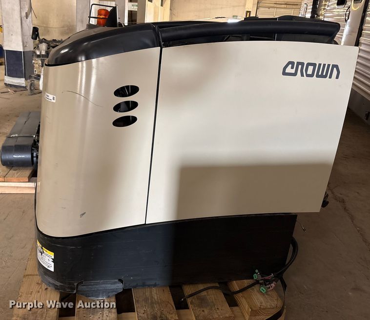 image for item YA1437 2024 Crown TSP6500-33 order picker