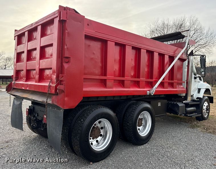 image for item DM1993 2008 International 7400 dump truck