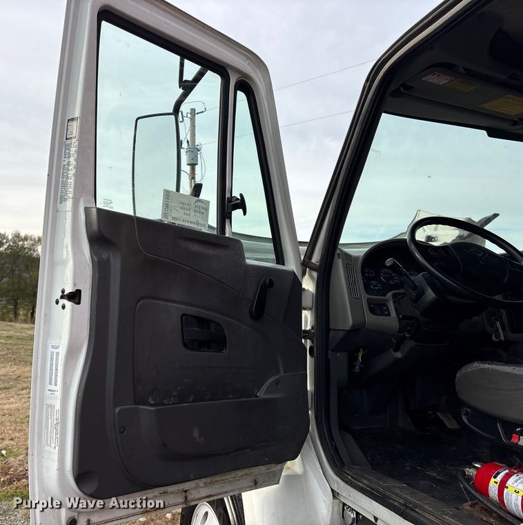 image for item DM1993 2008 International 7400 dump truck