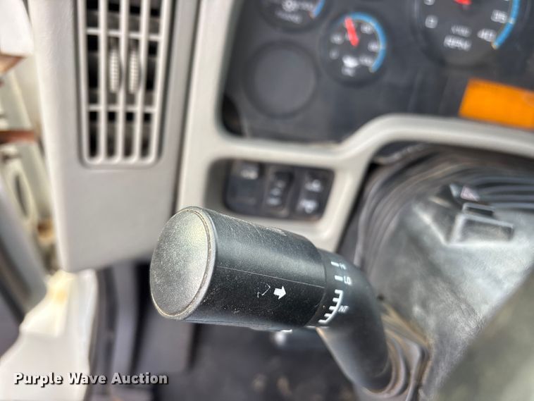 image for item DM1993 2008 International 7400 dump truck