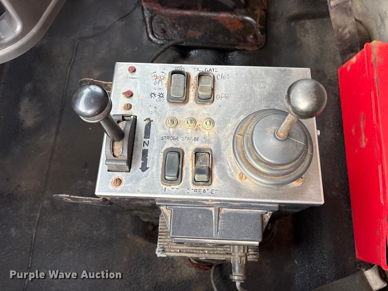 image for item DM1993 2008 International 7400 dump truck