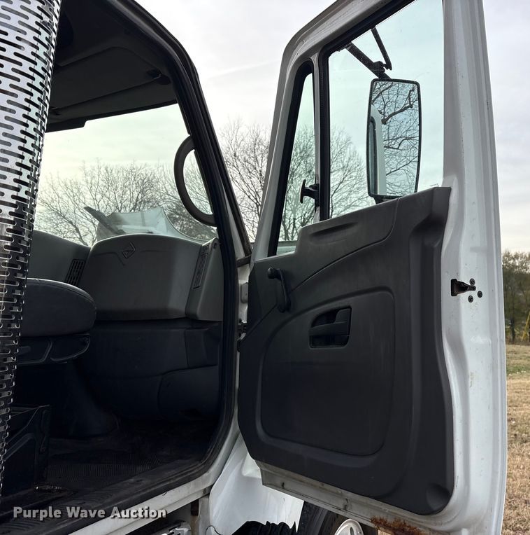 image for item DM1993 2008 International 7400 dump truck