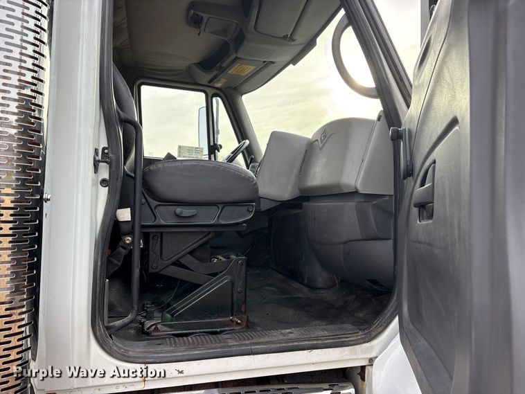 image for item DM1993 2008 International 7400 dump truck