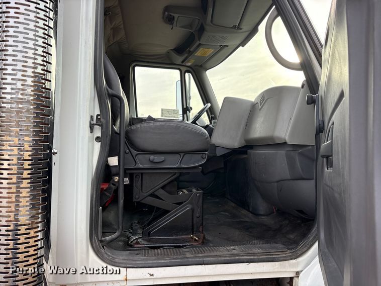 image for item DM1993 2008 International 7400 dump truck