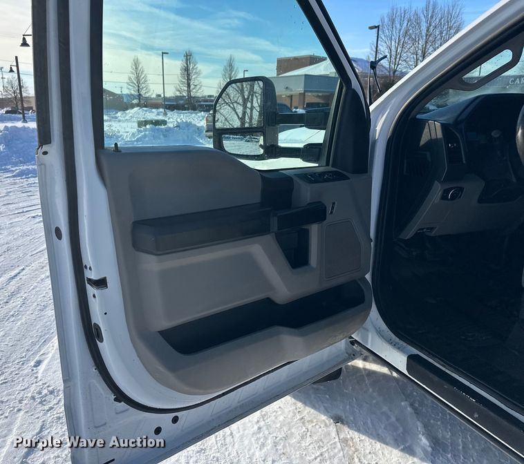 image for item DT6493 2018 Ford F550 flatbed truck