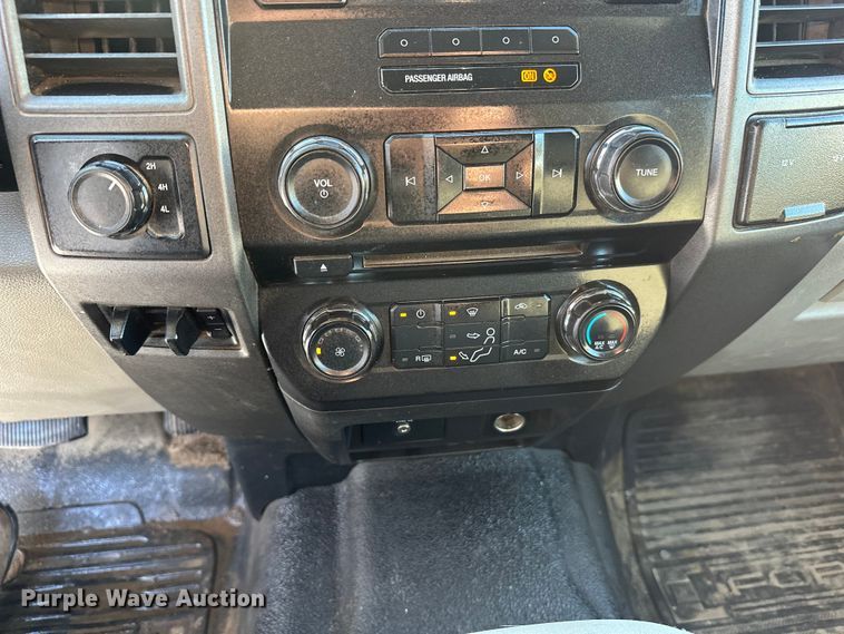 image for item DT6493 2018 Ford F550 flatbed truck