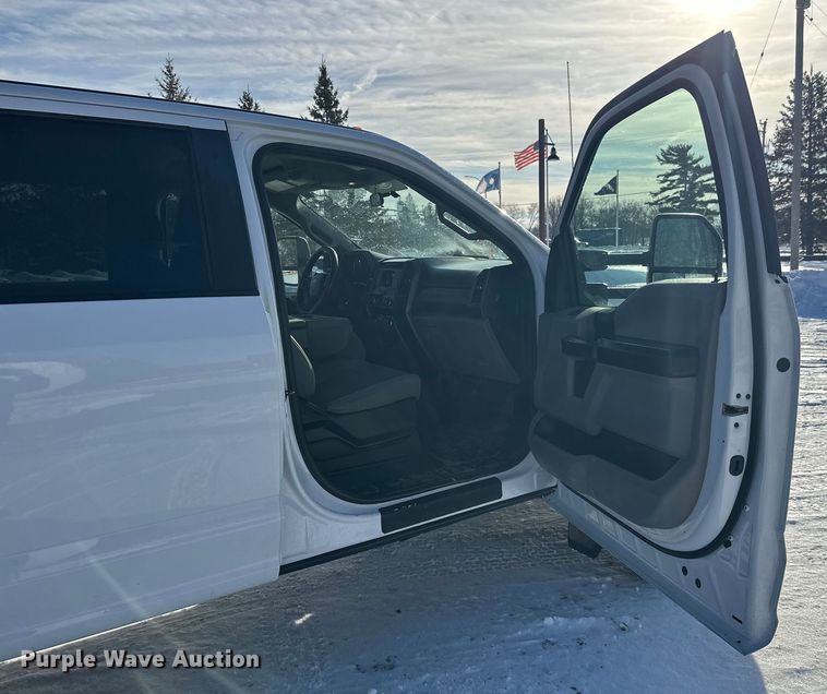 image for item DT6493 2018 Ford F550 flatbed truck