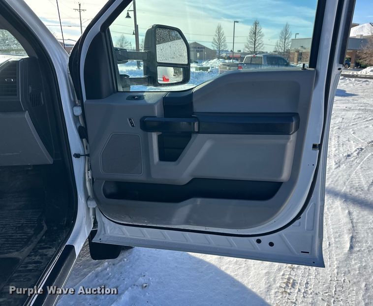 image for item DT6493 2018 Ford F550 flatbed truck