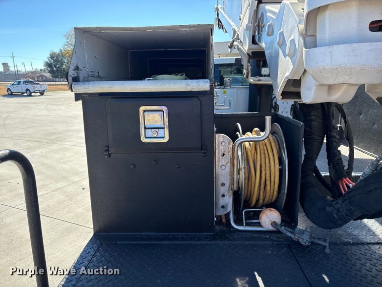 image for item DU0320 2016 RAM 5500HD bucket truck