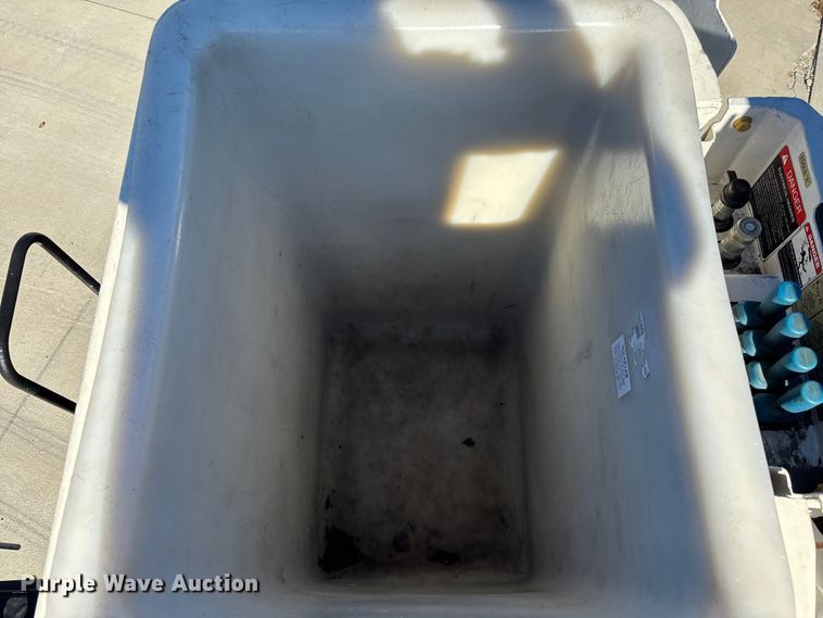 image for item DU0320 2016 RAM 5500HD bucket truck