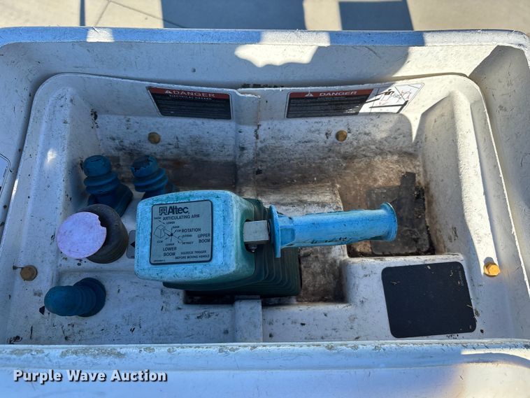 image for item DU0320 2016 RAM 5500HD bucket truck