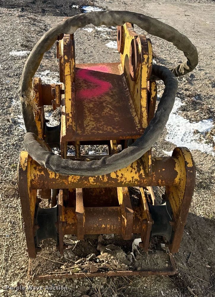 image for item DU3250 Excavator plate compactor