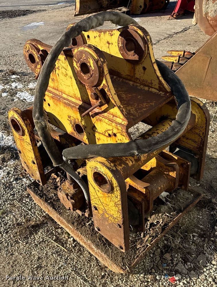 image for item DU3250 Excavator plate compactor