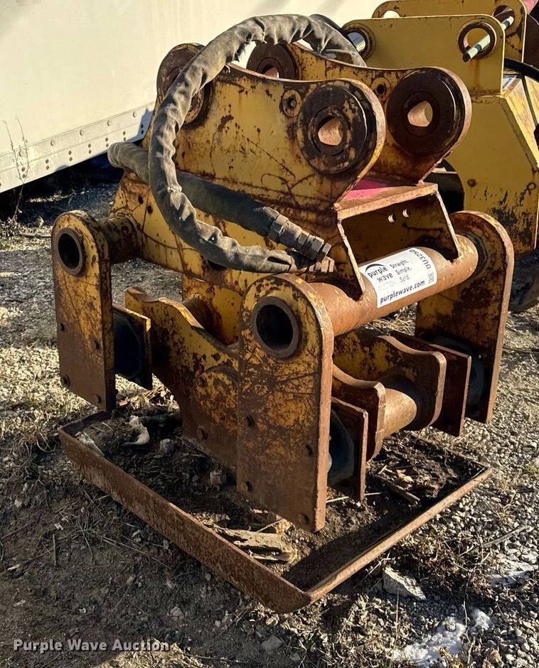 image for item DU3250 Excavator plate compactor