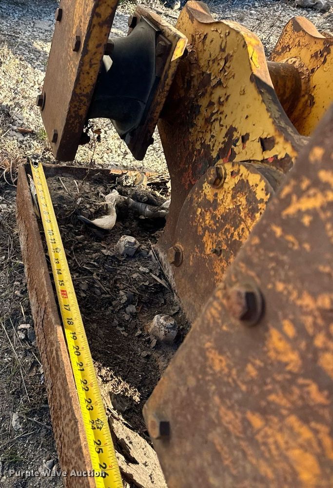 image for item DU3250 Excavator plate compactor