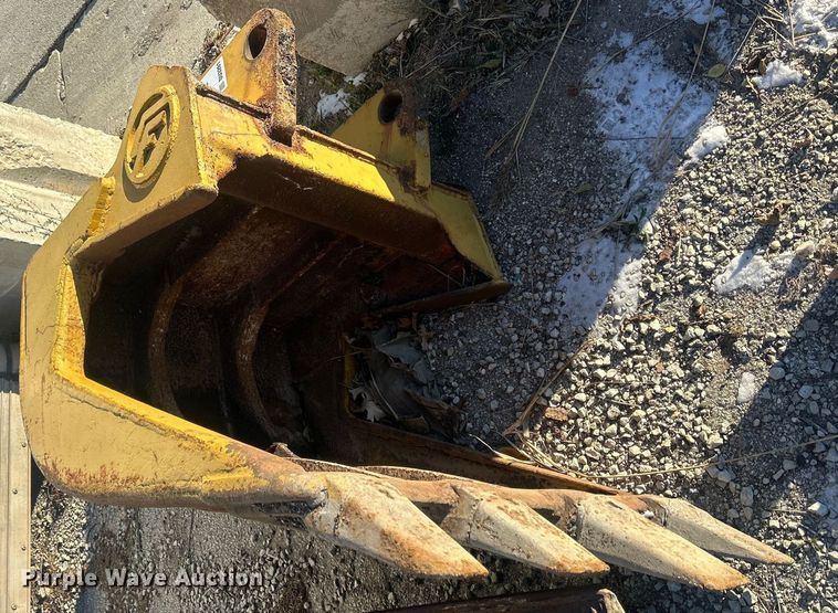 image for item DU3261 CF excavator bucket